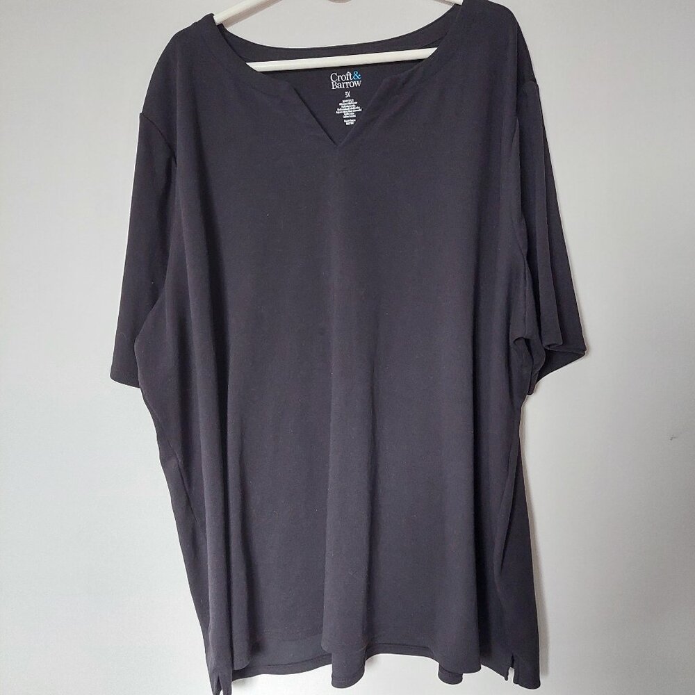 Croft & Barrow Women's 3X V-neck T-shirt in Black Cotton Blend